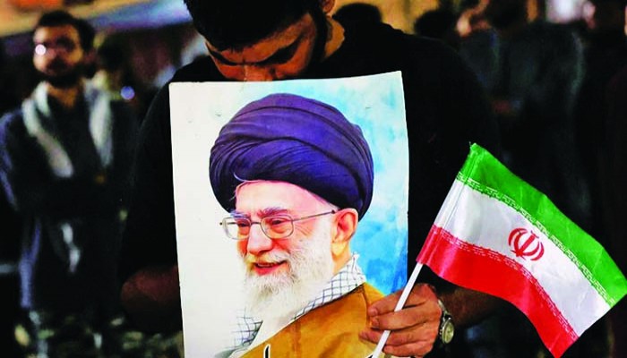 খামেনিকে হত্যায় আড়াই ডজন বোমা নিক্ষেপ