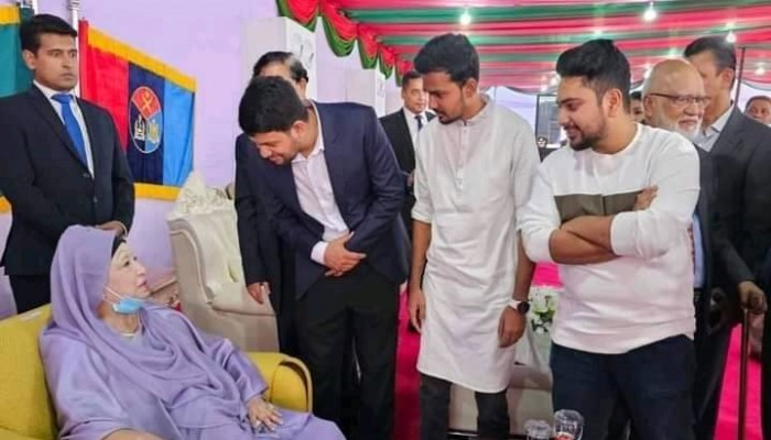 সেনাকুঞ্জে খালেদা জিয়ার সঙ্গে তিন উপদেষ্টার সাক্ষাত/ছবি পিআইডি