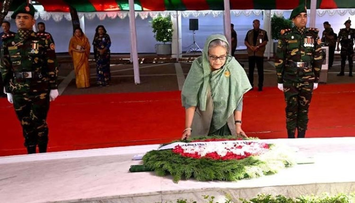 টুঙ্গিপাড়ায় প্রধানমন্ত্রী, বঙ্গবন্ধুর সমাধি সৌধে শ্রদ্ধা
