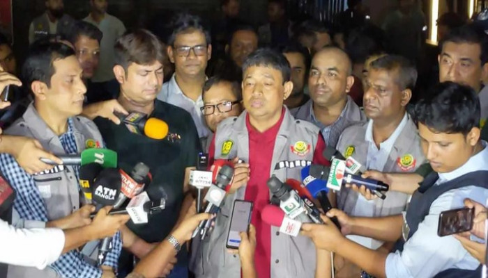 মধ্যরাতে বিএনপি কেন্দ্রীয় কার্যালয়ে পুলিশের অভিযান