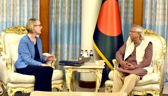 যুক্তরাজ্যে পাচারকৃত অর্থ ফিরিয়ে আনতে সহযোগিতা চেয়েছেন ড. ইউনূস