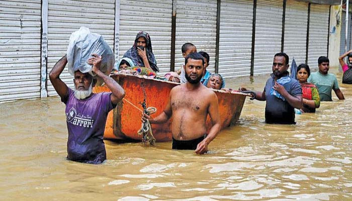 স্মরণকালের প্রলয়ঙ্করী বন্যায় ভাসছে বাংলাদেশ