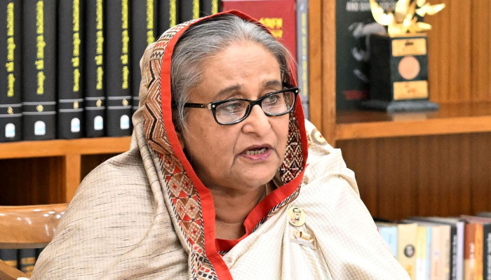খালেদা জিয়াকে পদ্মাসেতু থেকে ‘টুঁস করে’ ফেলে দেয়া, ড. ইউনূসকে ‘চুবানি দেয়ার হুমকিতে মামলা
