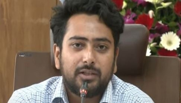 পতিত ফ্যাসিবাদ ফেসবুকে প্রচুর গুজব ছড়াচ্ছে - তথ্য উপদেষ্টা