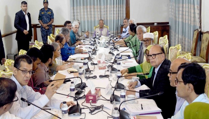নির্বাচনসহ নানা ইস্যুতে বিব্রত অন্তর্বর্তী সরকার