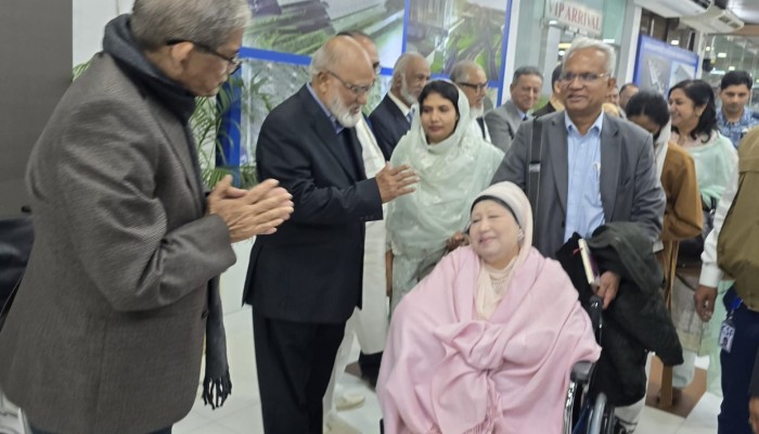 খালেদা জিয়ার বার্তা- ‘গণতন্ত্র যেন প্রতিষ্ঠা করা হয়, গণতন্ত্রকে যেন আমরা সবাই মিলে প্রতিষ্ঠা করি’