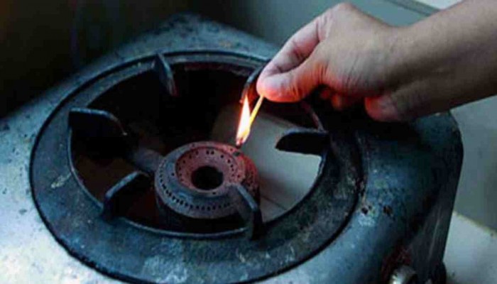 তীব্র গ্যাস সঙ্কটে বিপর্যস্ত জনজীবন