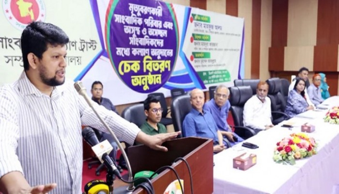সাংবাদিকতা ব্যবস্থাকে সাংবাদিকবান্ধব করার উদ্যোগ গ্রহণ করা হবে- মাহফুজ আলম সাংবাদিকতা ব্যবস্থাকে সাংবাদিকবান্ধব করার উদ্যোগ গ্রহণ করা হবে- মাহফুজ আলম