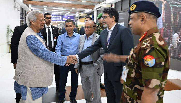 চীন সফর শেষে দেশে ফিরেছেন ড. ইউনূস