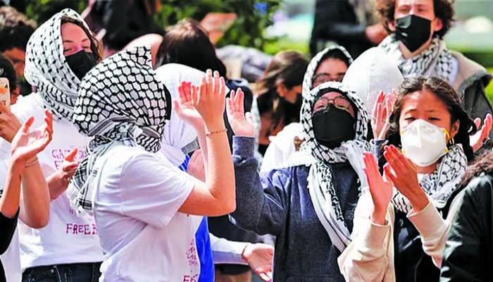 অনলাইনে লাইক দিলেও বিতাড়িত শিক্ষার্থীরা