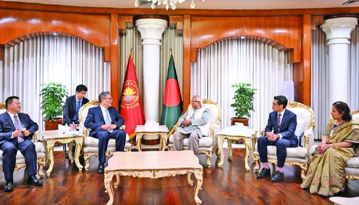 বাংলাদেশে চীনা ম্যানুফ্যাকচারিং হাব গড়ার আহ্বান ড. ইউনূসের
