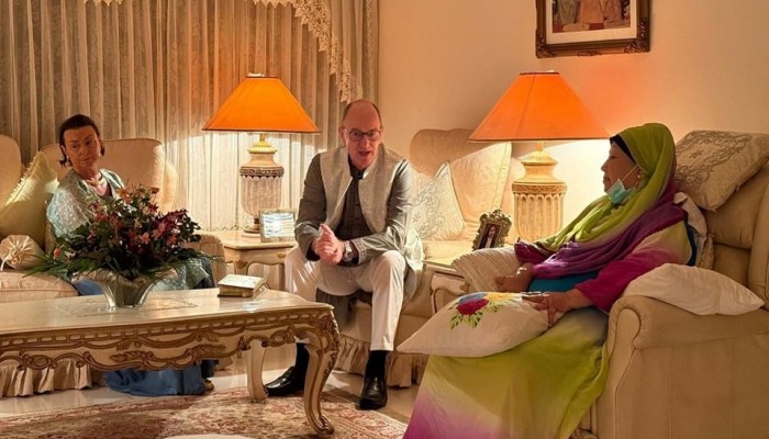 খালেদা জিয়ার সাথে সৌজন্য সাক্ষাৎ এ জার্মানির বিদায়ী রাষ্ট্রদূত আখিম ট্রোসটার
