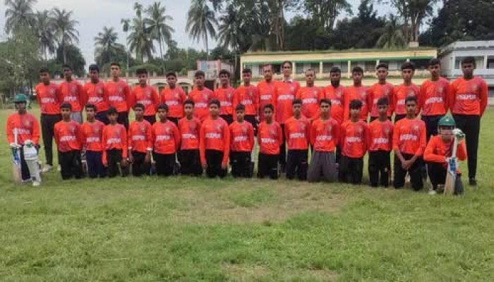 মাগুরার শ্রীপুরে রায়চরণ ক্রিকেট একাডেমীর খেলোয়াড়দের মাঝে জার্সি বিতরণ