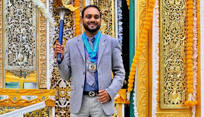 টর্চ-বিয়ারার অ্যাওয়ার্ড পেলেন ফখরুল ইসলাম দেলোয়ার টর্চ-বিয়ারার অ্যাওয়ার্ড পেলেন ফখরুল ইসলাম দেলোয়ার