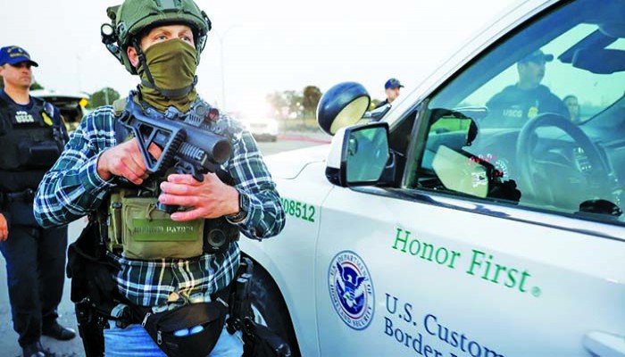 দৈনিক ৩ হাজার অভিবাসী গ্রেফতারের লক্ষ্য ট্রাম্প প্রশাসনের