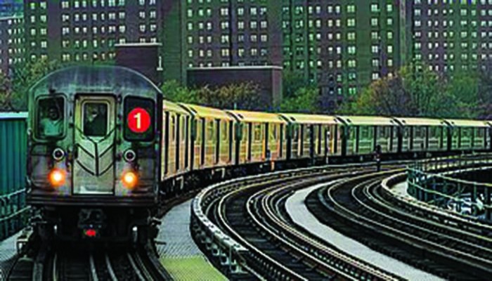 নিউইয়র্কের সাবওয়ে প্রতিদিন ৪.৫ মিলিয়নেরও বেশি যাত্রী বহন করছে