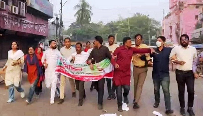 হঠাৎ আগুন ঝটিকা মিছিলের নেপথ্য নিয়ে গুঞ্জন