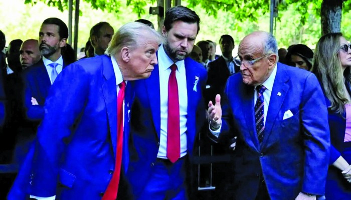 ক্যাপিটল হিলে জানুয়ারি ৬ সংশ্লিষ্ট সহযোগীদের জন্য ট্রাম্পের গণক্ষমা