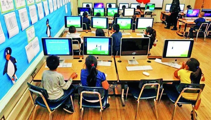 স্কুলে স্মার্টফোন নিষেধাজ্ঞায় ক্লাসে শিক্ষার্থীদের মনোযোগ বৃদ্ধি