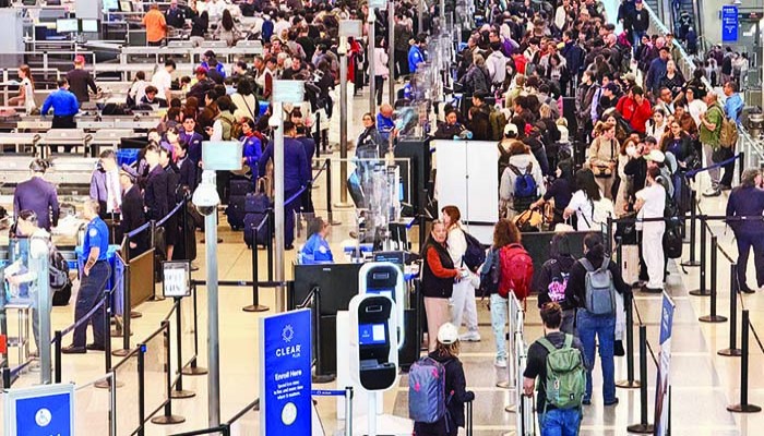 ট্রাম্প প্রশাসনের গ্রেফতার অভিযানে যাত্রীদের তথ্য দিচ্ছে টিএসএ