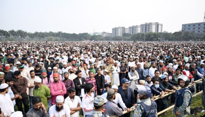 লাখো মানুষের অংশগ্রহনে হাদির জানাজা, জাতীয় কবির পাশে দাফন