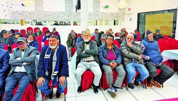 মহানগর উত্তর বিএনপি সম্মাননা জানালো মুক্তিযোদ্ধাদের