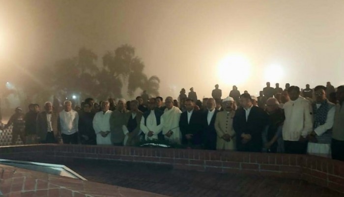 সাভার স্মৃতিসৌধে একাত্তরের বীর শহীদদের শ্রদ্ধা জানিয়েছেন তারেক রহমান