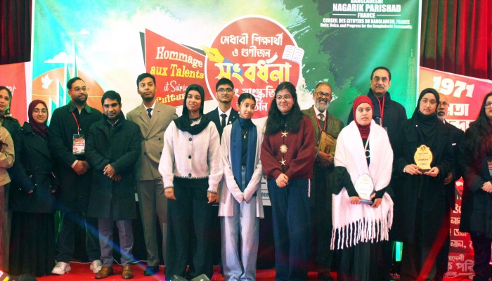 প্যারিসে নাগরিক পরিষদের আয়োজনে মেধাবী শিক্ষার্থী ও গুনিজন সংবর্ধনা