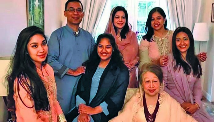 গৃহবধূ থেকে আপসহীন নেত্রী ও তিনবারের প্রধানমন্ত্রী