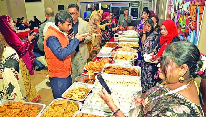 নরসিংদী জেলা সমিতির পিঠা উৎসব