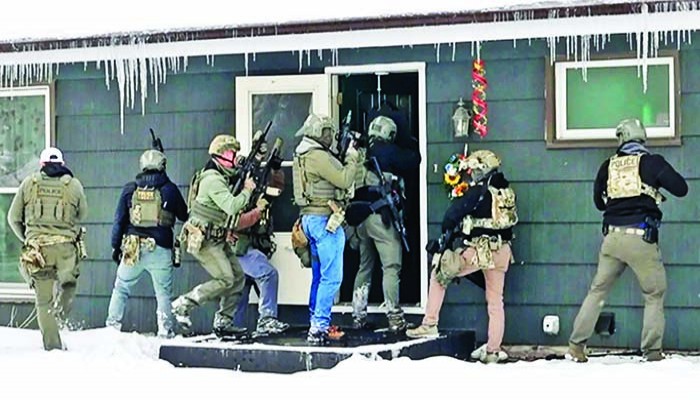 ‘অপারেশন মেট্রো সার্জ’ : ১০ হাজারের বেশি অভিবাসী গ্রেফতার