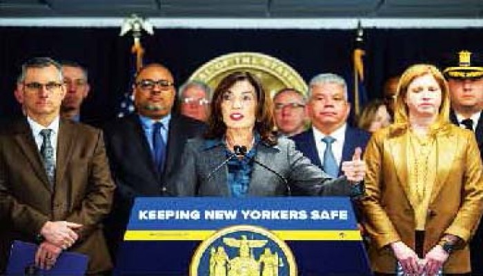 নিউইয়র্কে আইসের সঙ্গে পুলিশের সহযোগিতা বন্ধে হোচুলের প্রস্তাব