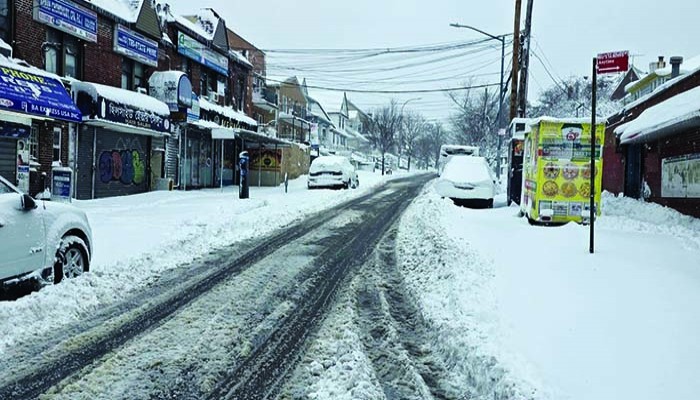 প্রচন্ড তুষারঝড়ে বিপর্যস্ত জনজীবন