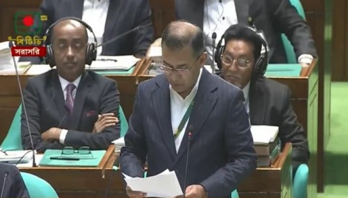 সংসদে প্রথমেই বক্তব্য রাখেন প্রধানমন্ত্রী ও সংসদ নেতা তারেক রহমান