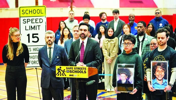 নিউইয়র্ক সিটির স্কুল জোনে ঘণ্টাপ্রতি ১৫ মাইল গাড়ির গতিসীমা