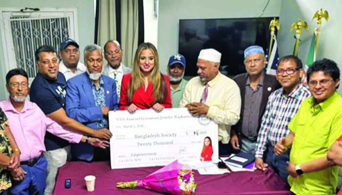 নিউইয়র্ক স্টেট থেকে ৪৫ হাজার ডলারের চেক পেল বাংলাদেশ সোসাইটি