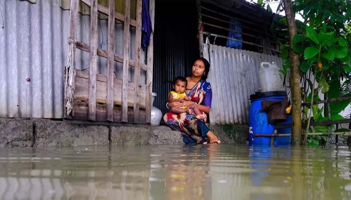 জলবায়ু পরিবর্তনে নারীরা স্বাস্থ্যগত ঝুঁকিতে থাকেন
