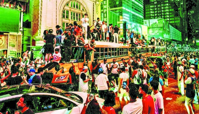 নিক্সের শিরোপা লাভে তাণ্ডব, গ্রেফতার ৬৭