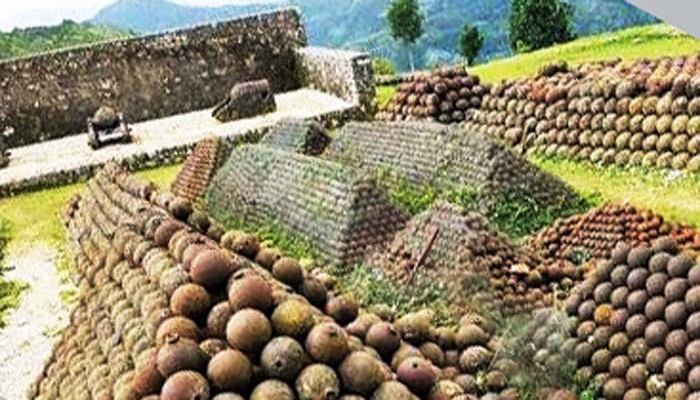 পাথরের দুর্গে এক বিকেল