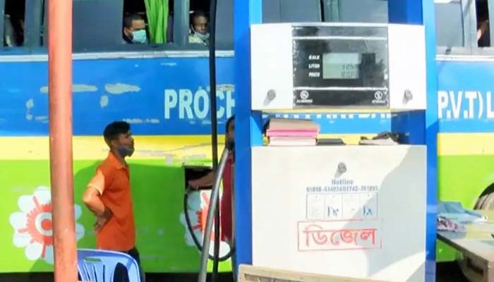 জ্বালানি তেলের মূল্যবৃদ্ধির কষাঘাতে মানুষ
